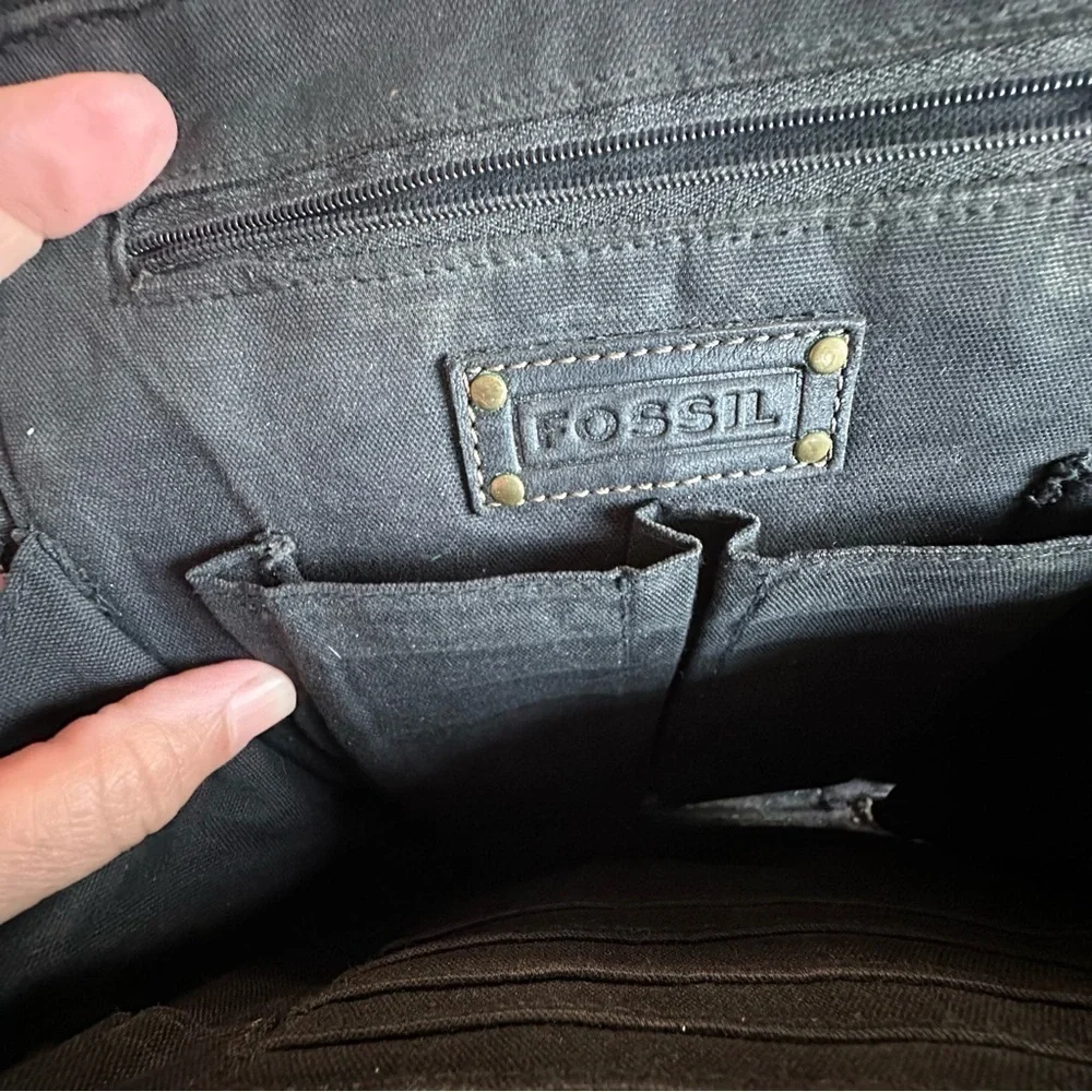 Fossil Black Leather Crossbody Bag with Adjustable Strap